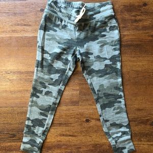 Old Navy Girls Camo Joggers. Small (6/7).